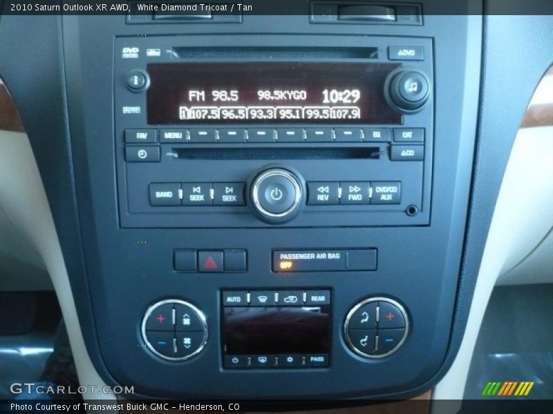 White Diamond Tricoat / Tan 2010 Saturn Outlook XR AWD