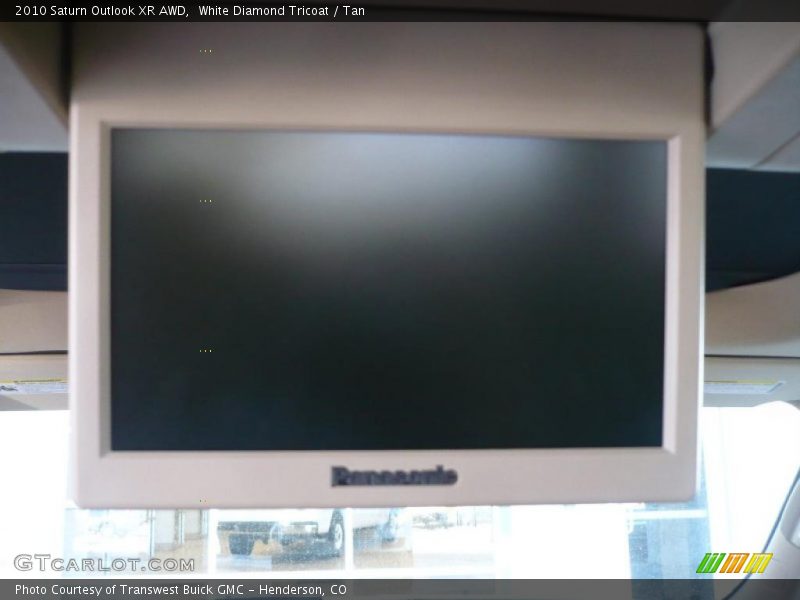 White Diamond Tricoat / Tan 2010 Saturn Outlook XR AWD