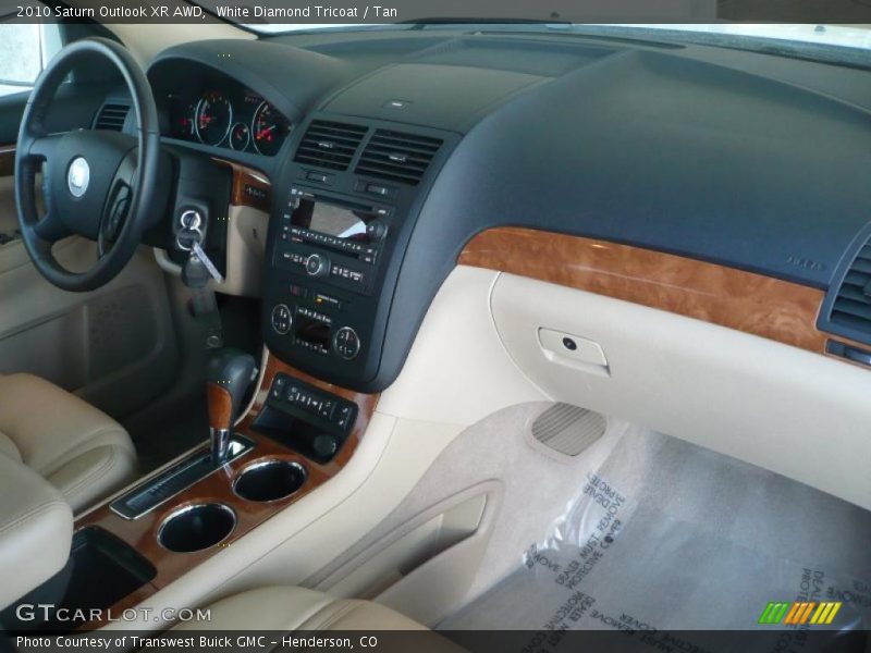 White Diamond Tricoat / Tan 2010 Saturn Outlook XR AWD