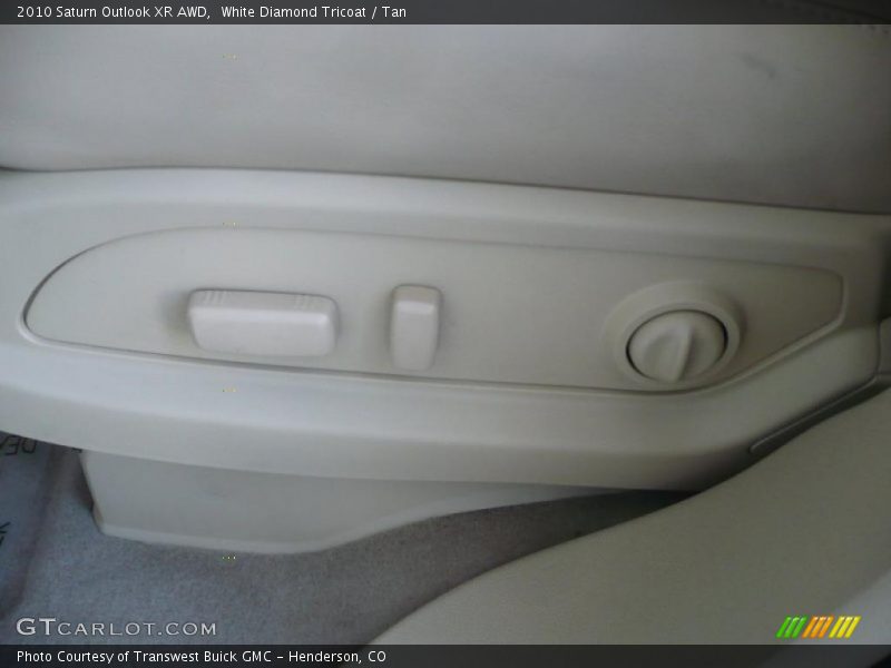 White Diamond Tricoat / Tan 2010 Saturn Outlook XR AWD