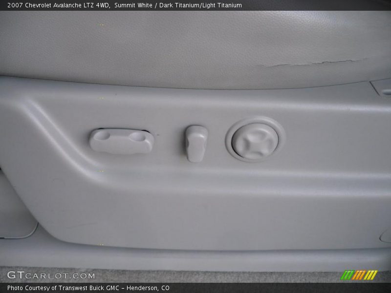 Summit White / Dark Titanium/Light Titanium 2007 Chevrolet Avalanche LTZ 4WD