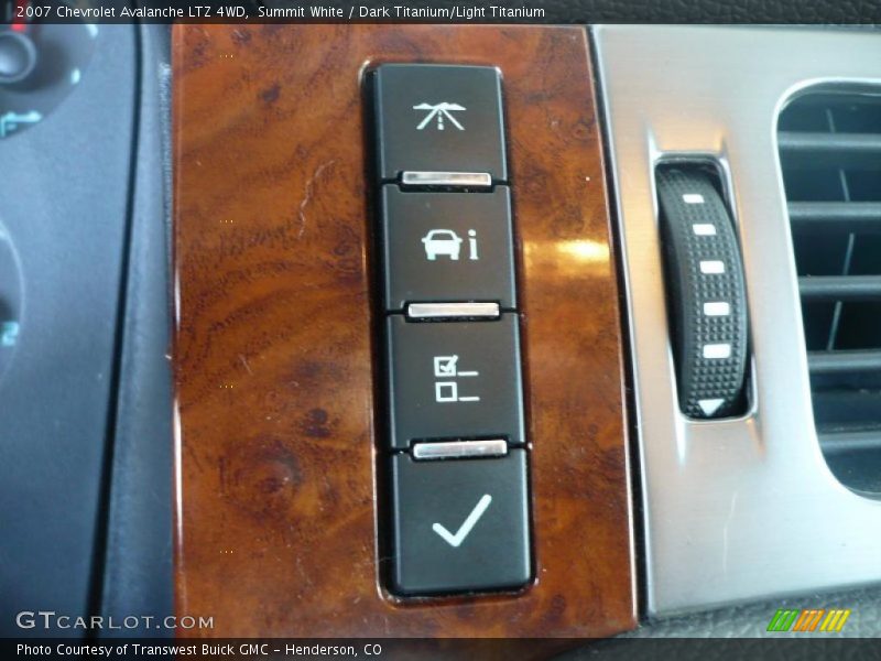 Summit White / Dark Titanium/Light Titanium 2007 Chevrolet Avalanche LTZ 4WD