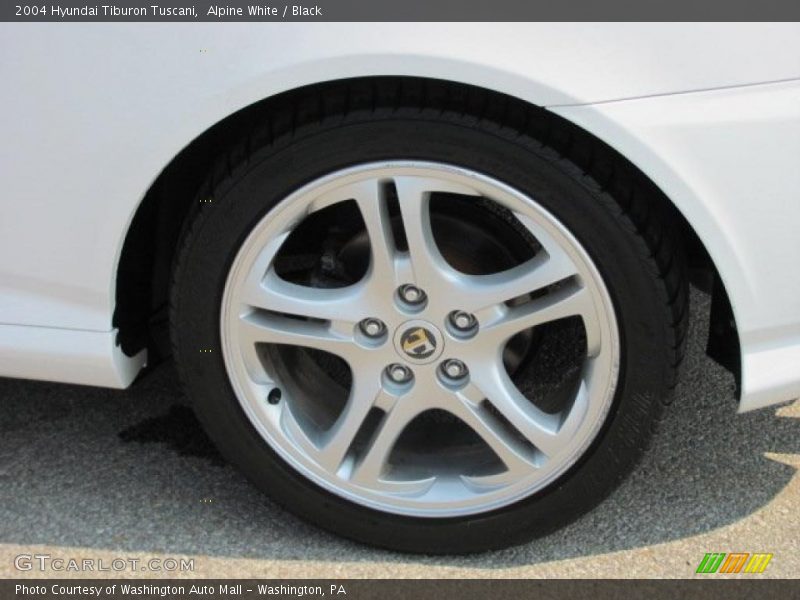 Alpine White / Black 2004 Hyundai Tiburon Tuscani