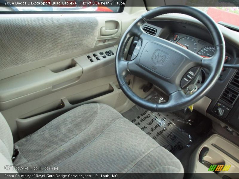 Patriot Blue Pearl / Taupe 2004 Dodge Dakota Sport Quad Cab 4x4