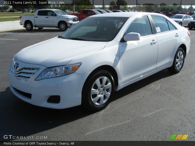 Super White / Ash 2011 Toyota Camry SE