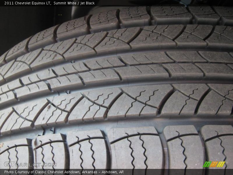 Summit White / Jet Black 2011 Chevrolet Equinox LT