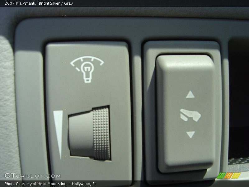 Bright Silver / Gray 2007 Kia Amanti