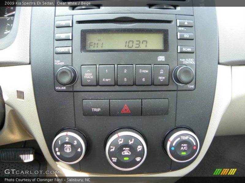 Clear White / Beige 2009 Kia Spectra EX Sedan