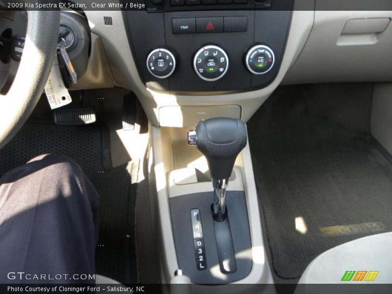 Clear White / Beige 2009 Kia Spectra EX Sedan