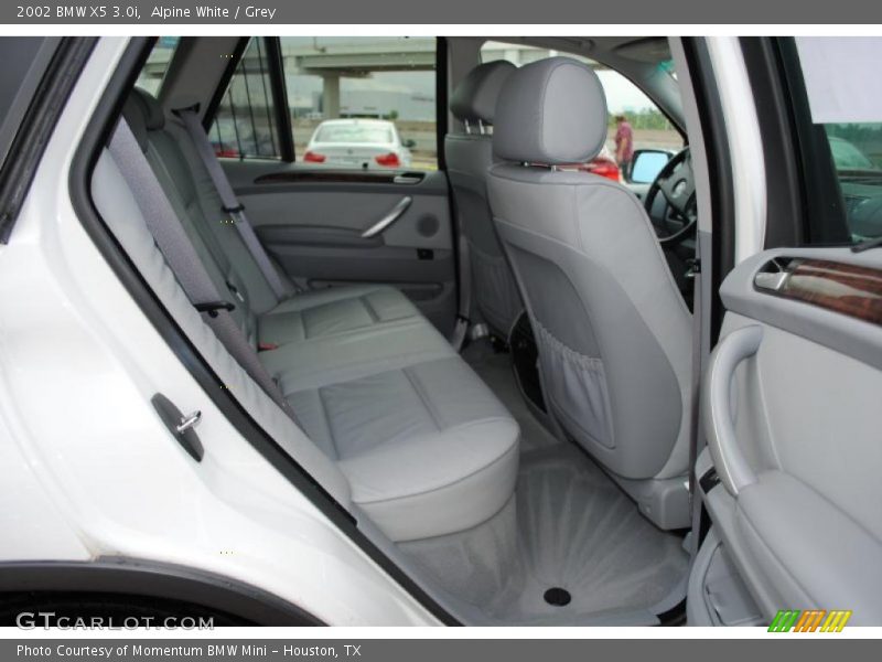 Alpine White / Grey 2002 BMW X5 3.0i