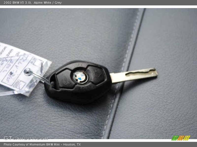 Alpine White / Grey 2002 BMW X5 3.0i