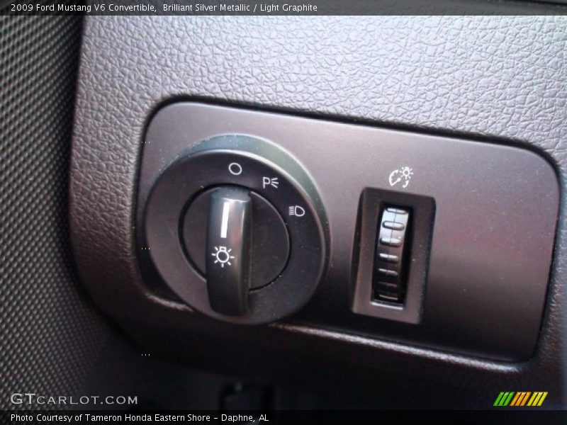 Brilliant Silver Metallic / Light Graphite 2009 Ford Mustang V6 Convertible