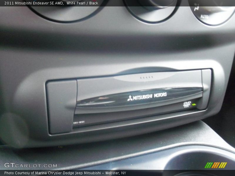 White Pearl / Black 2011 Mitsubishi Endeavor SE AWD