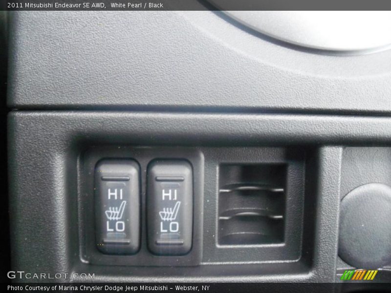 White Pearl / Black 2011 Mitsubishi Endeavor SE AWD