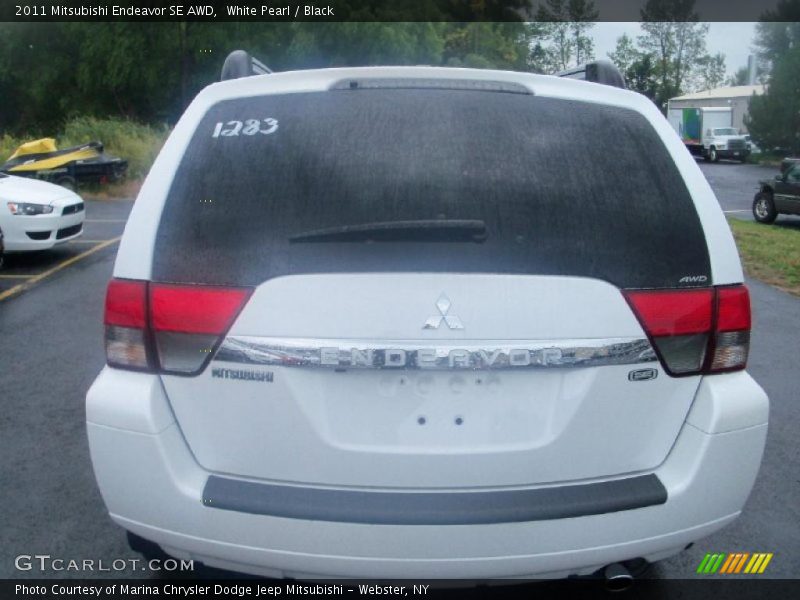 White Pearl / Black 2011 Mitsubishi Endeavor SE AWD