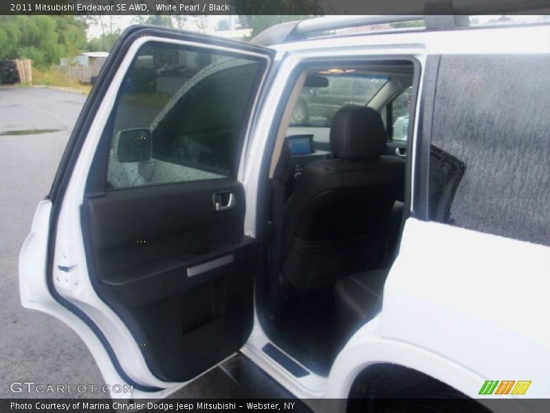 White Pearl / Black 2011 Mitsubishi Endeavor SE AWD