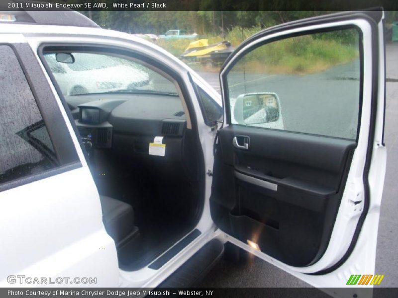 White Pearl / Black 2011 Mitsubishi Endeavor SE AWD