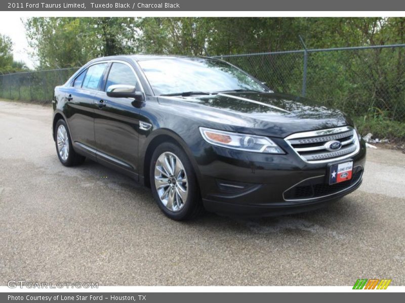Tuxedo Black / Charcoal Black 2011 Ford Taurus Limited