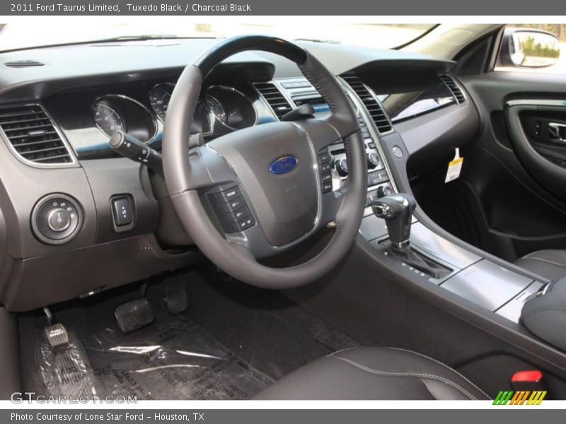 Tuxedo Black / Charcoal Black 2011 Ford Taurus Limited