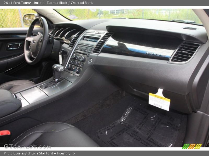 Tuxedo Black / Charcoal Black 2011 Ford Taurus Limited