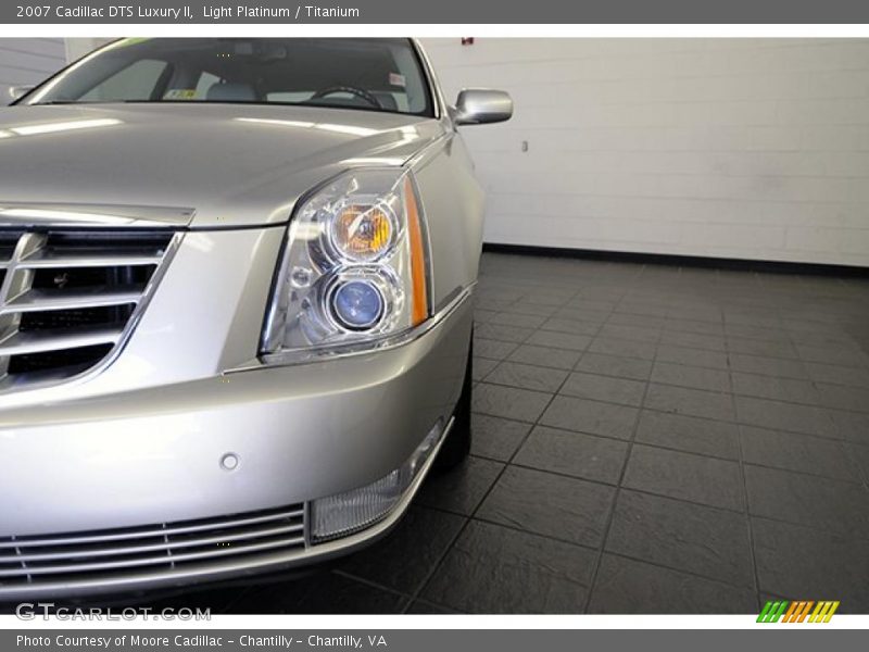 Light Platinum / Titanium 2007 Cadillac DTS Luxury II