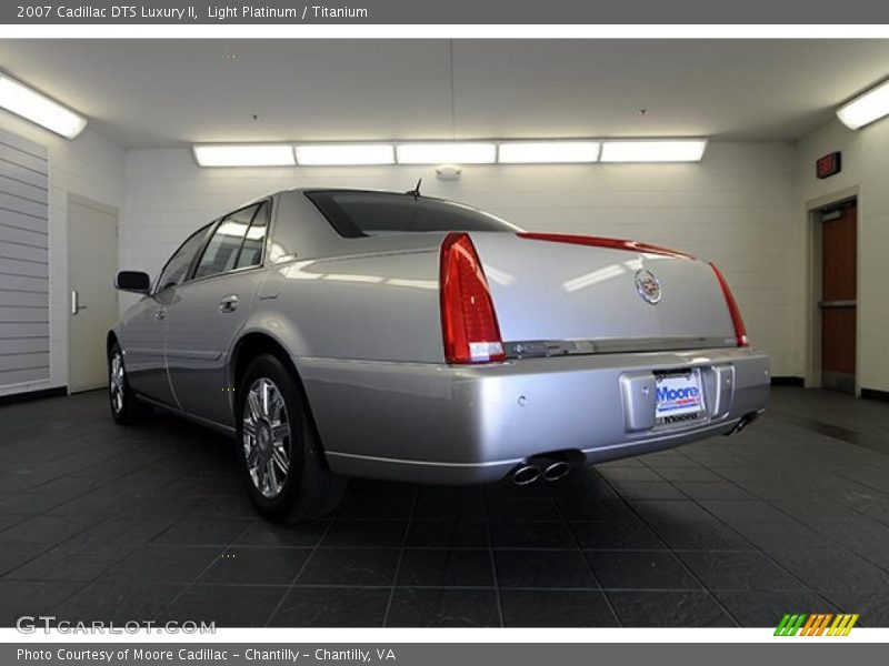Light Platinum / Titanium 2007 Cadillac DTS Luxury II