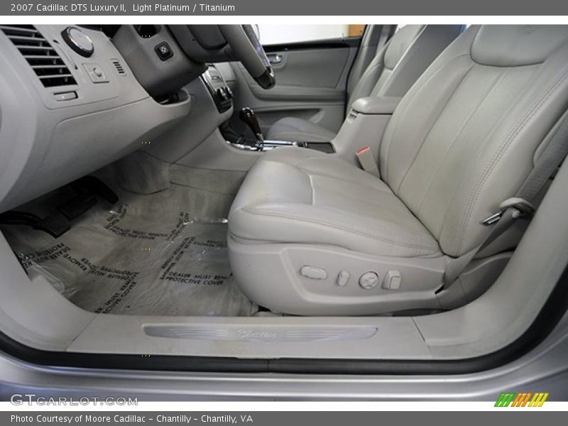 Light Platinum / Titanium 2007 Cadillac DTS Luxury II