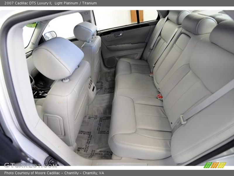 Light Platinum / Titanium 2007 Cadillac DTS Luxury II