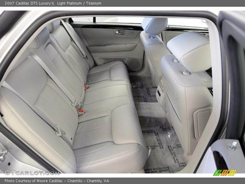 Light Platinum / Titanium 2007 Cadillac DTS Luxury II