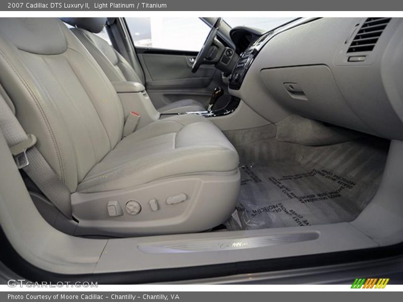 Light Platinum / Titanium 2007 Cadillac DTS Luxury II
