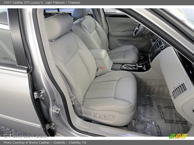 Light Platinum / Titanium 2007 Cadillac DTS Luxury II