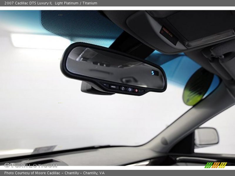 Light Platinum / Titanium 2007 Cadillac DTS Luxury II