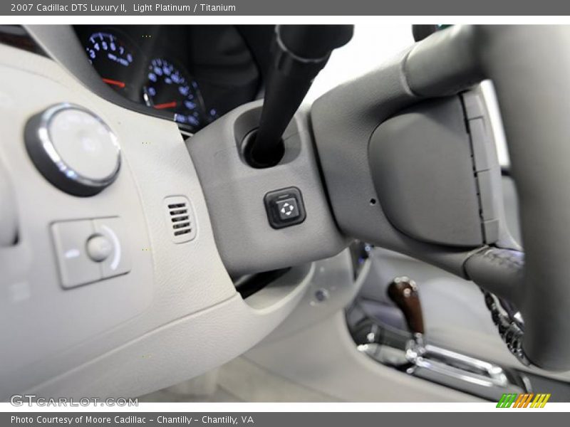 Light Platinum / Titanium 2007 Cadillac DTS Luxury II