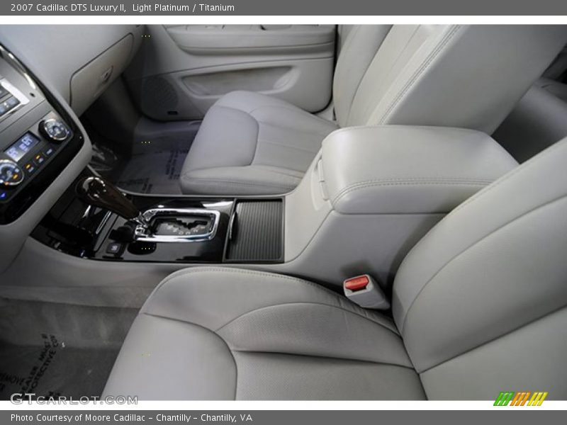 Light Platinum / Titanium 2007 Cadillac DTS Luxury II