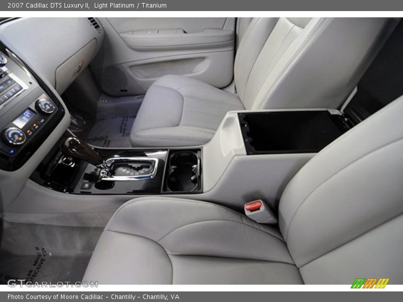 Light Platinum / Titanium 2007 Cadillac DTS Luxury II