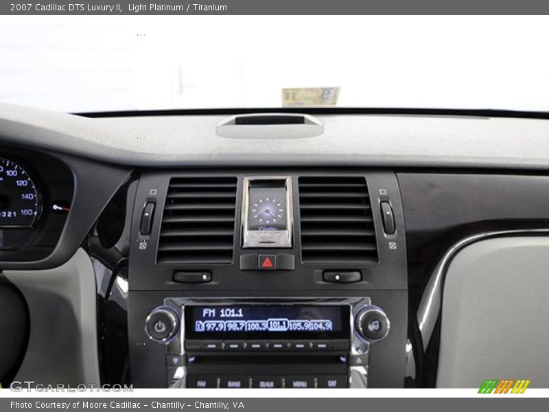 Light Platinum / Titanium 2007 Cadillac DTS Luxury II