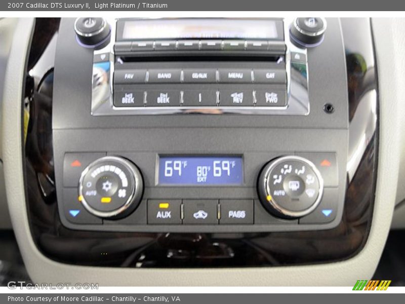 Light Platinum / Titanium 2007 Cadillac DTS Luxury II