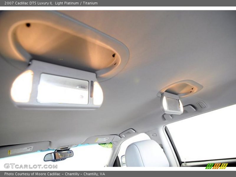 Light Platinum / Titanium 2007 Cadillac DTS Luxury II