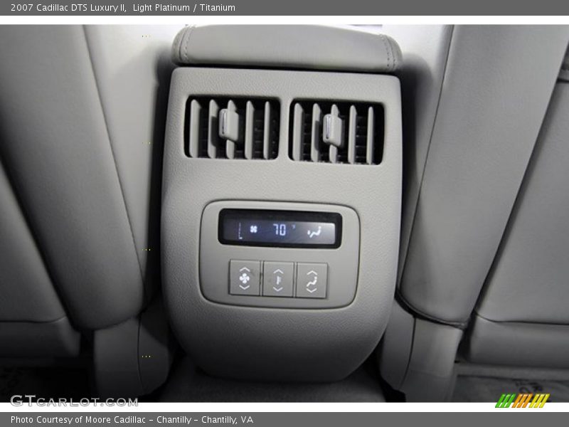 Light Platinum / Titanium 2007 Cadillac DTS Luxury II