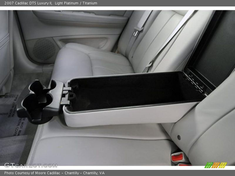 Light Platinum / Titanium 2007 Cadillac DTS Luxury II