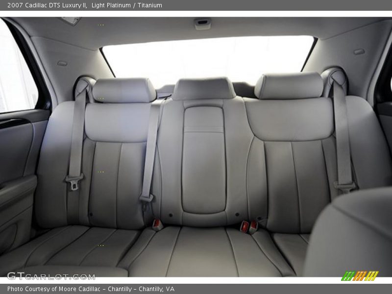 Light Platinum / Titanium 2007 Cadillac DTS Luxury II