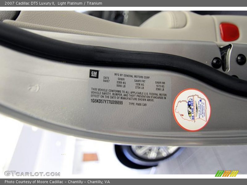 Light Platinum / Titanium 2007 Cadillac DTS Luxury II
