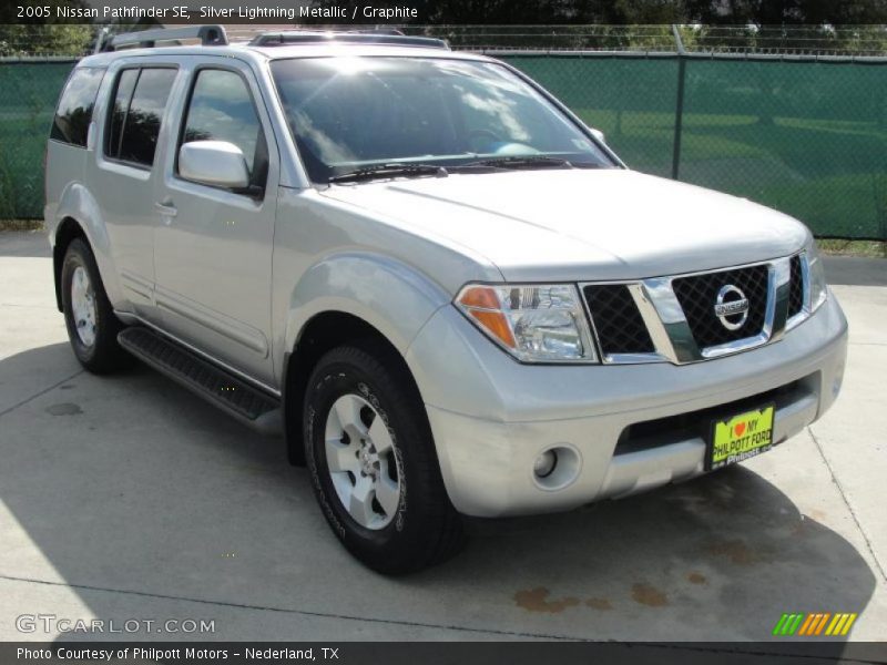 Silver Lightning Metallic / Graphite 2005 Nissan Pathfinder SE