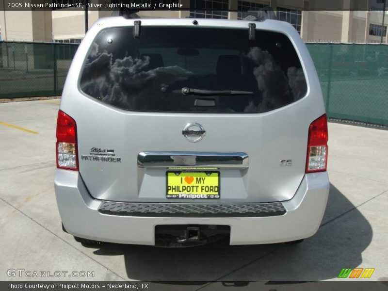 Silver Lightning Metallic / Graphite 2005 Nissan Pathfinder SE