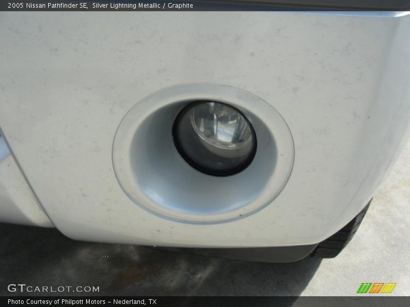 Silver Lightning Metallic / Graphite 2005 Nissan Pathfinder SE