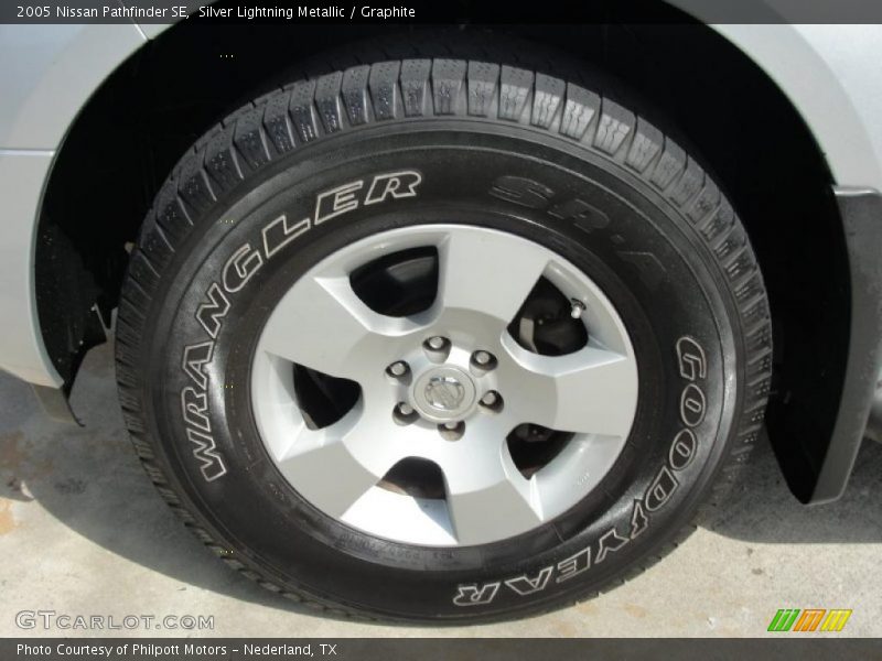 Silver Lightning Metallic / Graphite 2005 Nissan Pathfinder SE