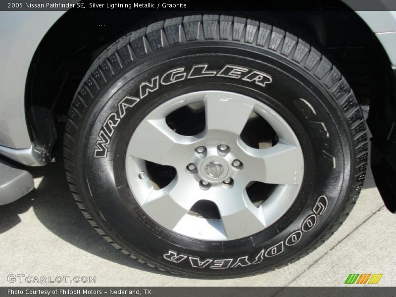 Silver Lightning Metallic / Graphite 2005 Nissan Pathfinder SE