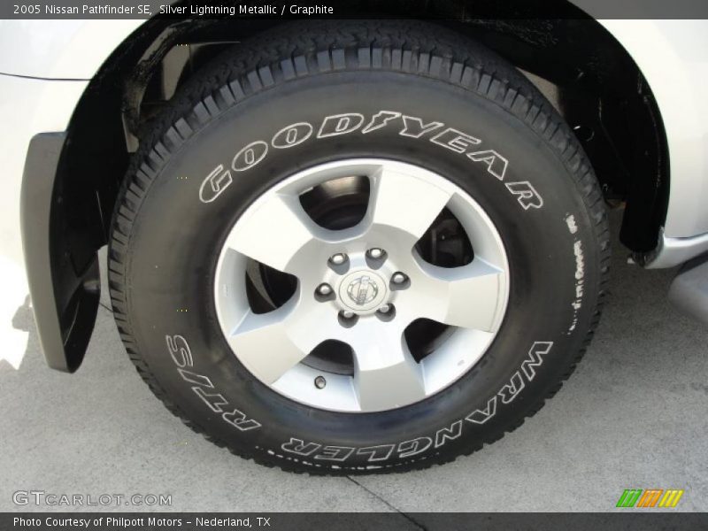Silver Lightning Metallic / Graphite 2005 Nissan Pathfinder SE