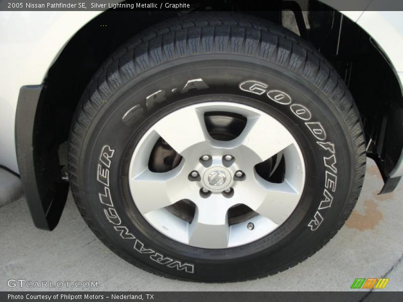 Silver Lightning Metallic / Graphite 2005 Nissan Pathfinder SE