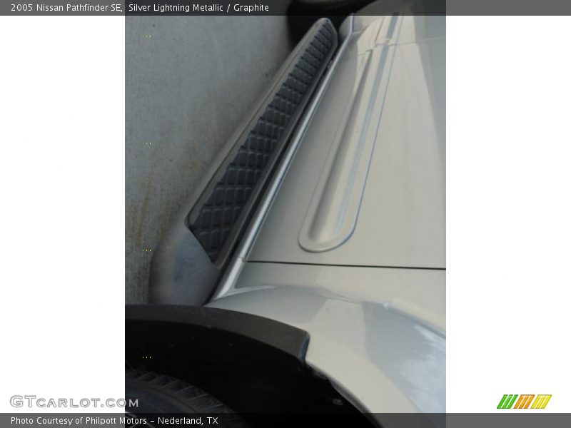 Silver Lightning Metallic / Graphite 2005 Nissan Pathfinder SE